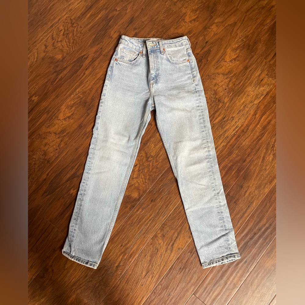 Zara light wash mom jean size 00/32